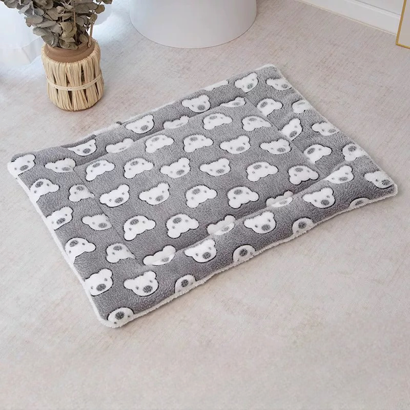 Pet sleeping bed mat warm blanket