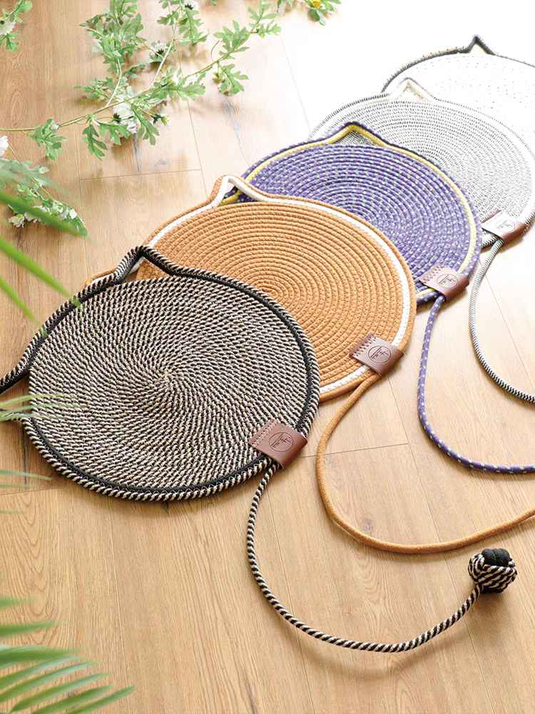 Ball integrated cat scratching mat